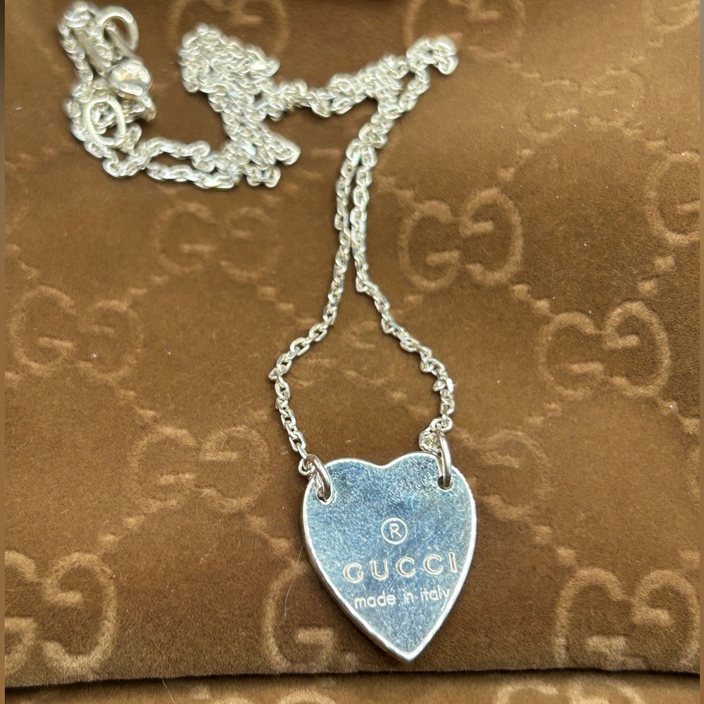 SOLD❤️ GUCCI Trademark Heart Silver Logo Necklace w/ Box & Dust Bag - Picture 7 of 16